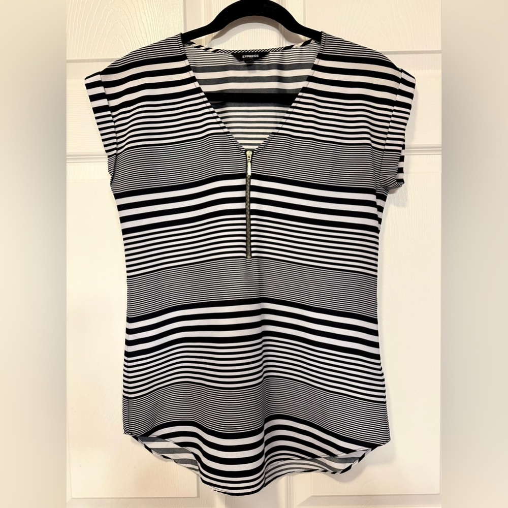 Express Striped Zip Front V-Neck Blouse Top Black White XS - Picture 2 of 11